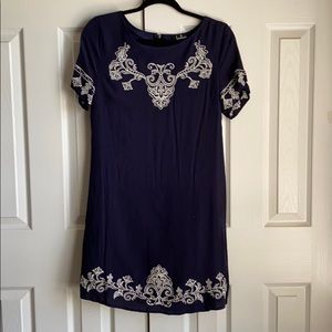 Lulus Print Navy Shift Dress (M). EUC.